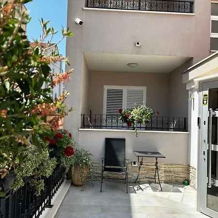 Apartment Bonbon 3 *