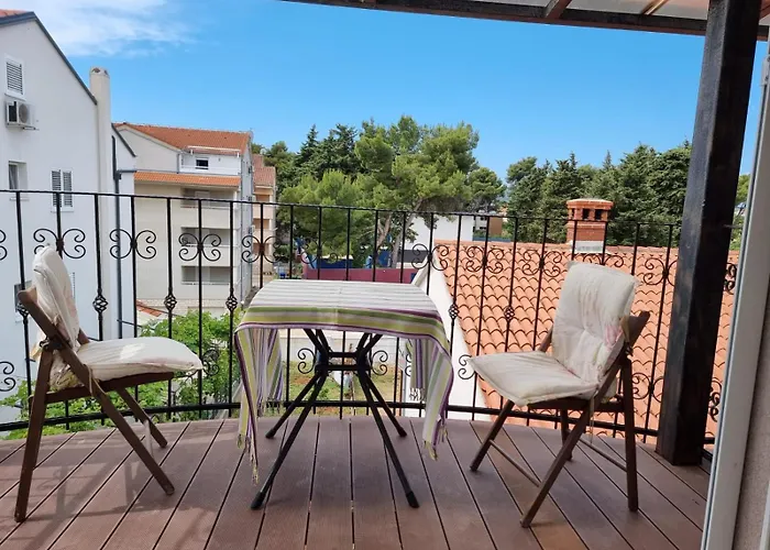 Bonbon 3 Биоград-на-Мору