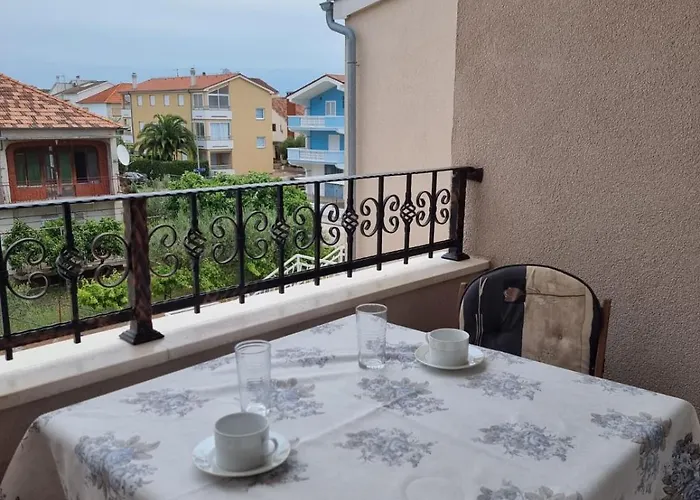 Апартаменты Bonbon 3 Биоград-на-Мору