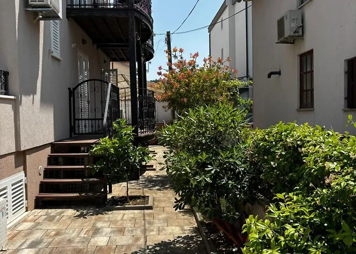 Bonbon 3 Биоград-на-Мору