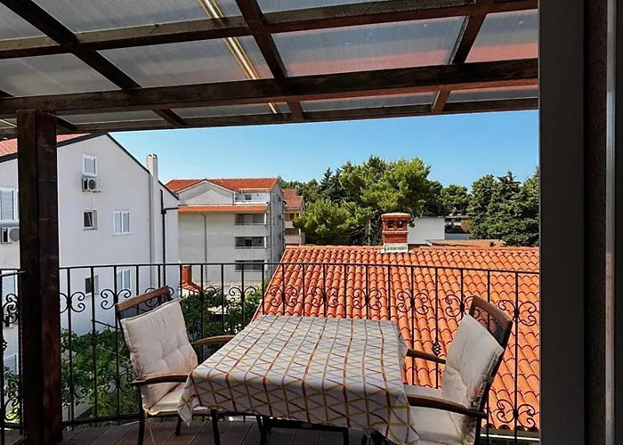 Bonbon 3 * Биоград-на-Мору